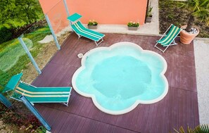 Bain à remous extérieur