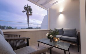 Appartement, balkon, uitzicht op het strand | Terras