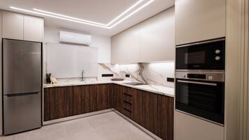 Lägenhet - balkong - utsikt mot stranden | Eget kök | Kylskåp, mikrovågsugn, ugn och spishäll