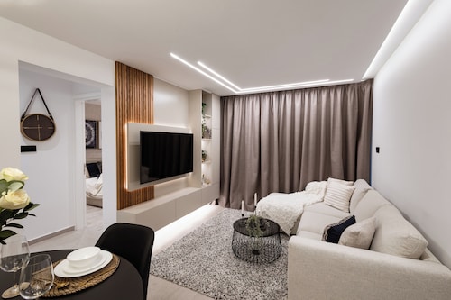 Luxury Marina Beach Stay