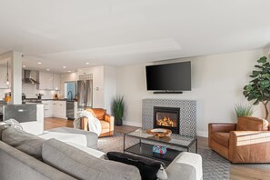 Smart TV, fireplace