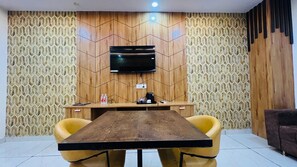 Executive Double Room | Desk, free WiFi - Hotel Robinson Kasganj (Kasganj)