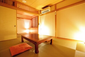 Desk, laptop workspace, free WiFi