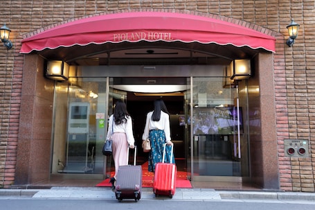 Exterior. PIOLAND HOTEL