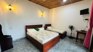 Phòng đôi hoặc 2 giường đơn Deluxe, ban công, quang cảnh núi | Tiện nghi tại phòng