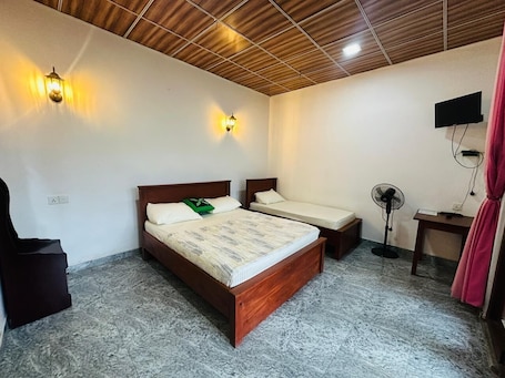 Deluxe Double or Twin Room, Balcony, Mountain View | Room amenity