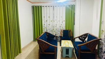 Phòng tập thể cơ bản, quang cảnh núi | Khu phòng khách