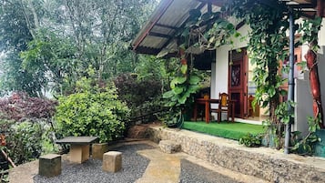 Habitación Deluxe con 1 cama matrimonial o 2 individuales, balcón, vista a la montaña | Servicios de la habitación