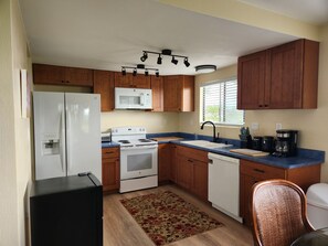 Micro-ondes, four, plaque de cuisson, lave-vaisselle