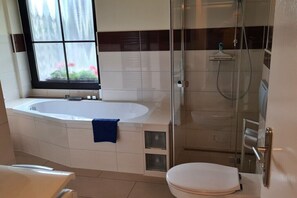 Shower, hair dryer - Holiday apartment "To Hus" (Putbus)