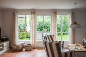 Smart TV, fireplace, DVD player, books - Beach Pearl Modern Retreat (Zingst)