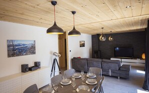 Dining - Located in the village of Besse and Saint Anastaise (Besse-et-Saint-Anastaise)