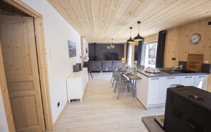 Dining - Located in the village of Besse and Saint Anastaise (Besse-et-Saint-Anastaise)