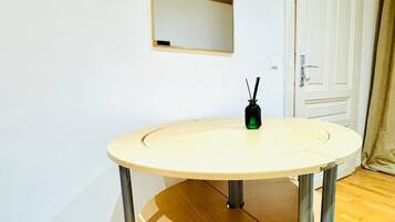 Basic Apartment | Iron/ironing board