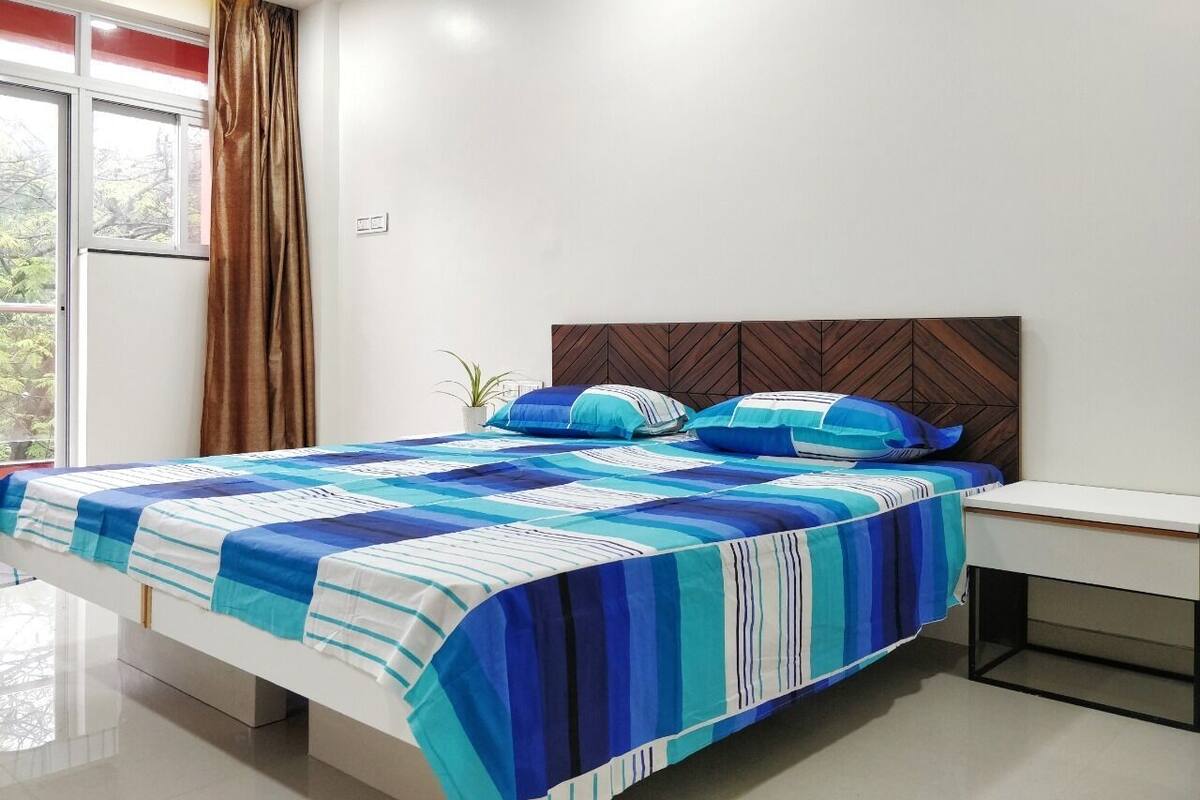 Estudio, vista a la ciudad | Escritorio y wifi gratis