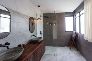 Villa | Bathroom - Family PoolVilla  Near the Pier V266 (Koh Samui)