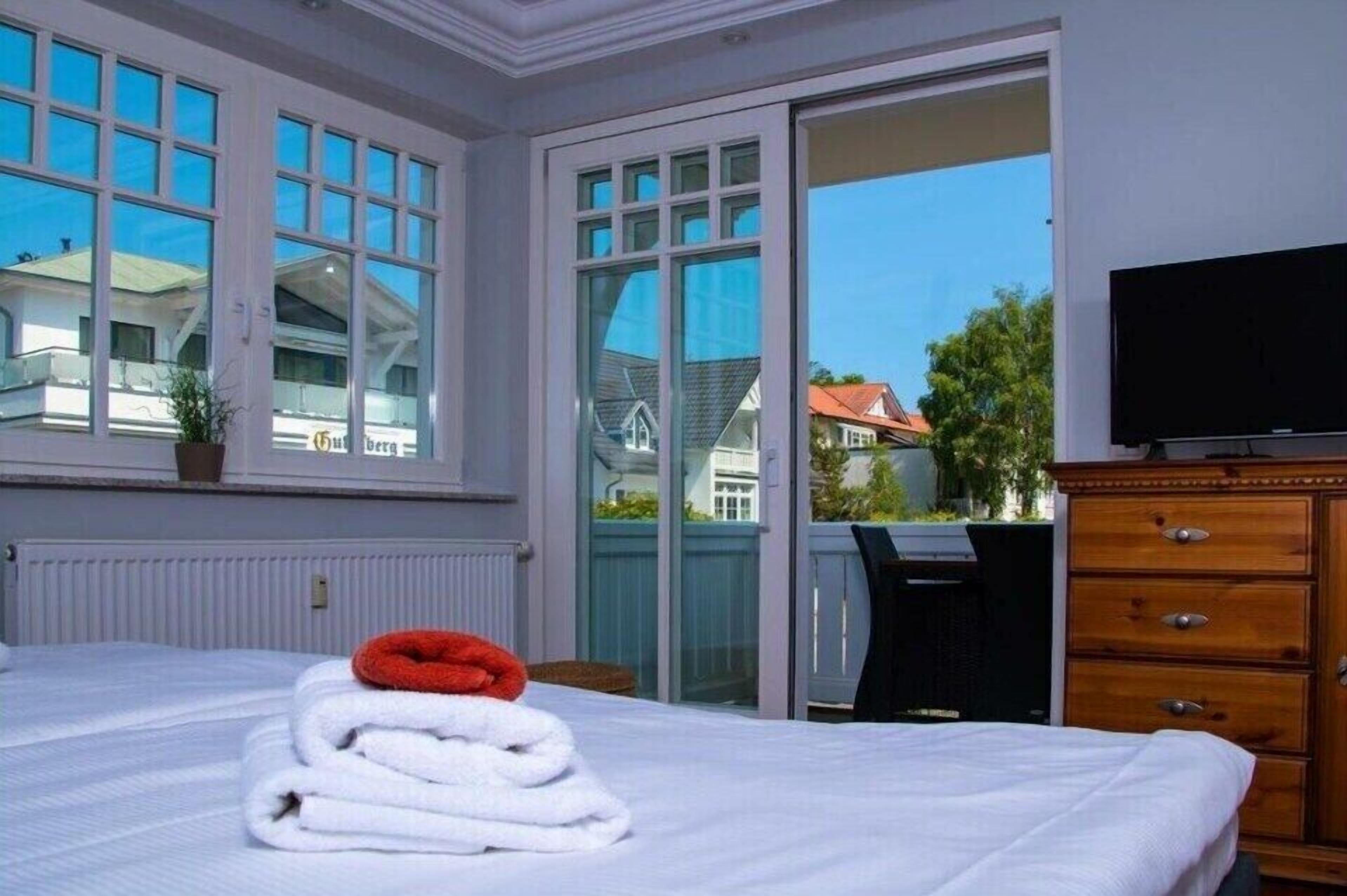 デスク、アイロン / アイロン台、旅行用ベビーベッド、WiFi (無料)