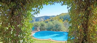 BELVEDERE HOUSE with fenced garden and private pool in panoramic location