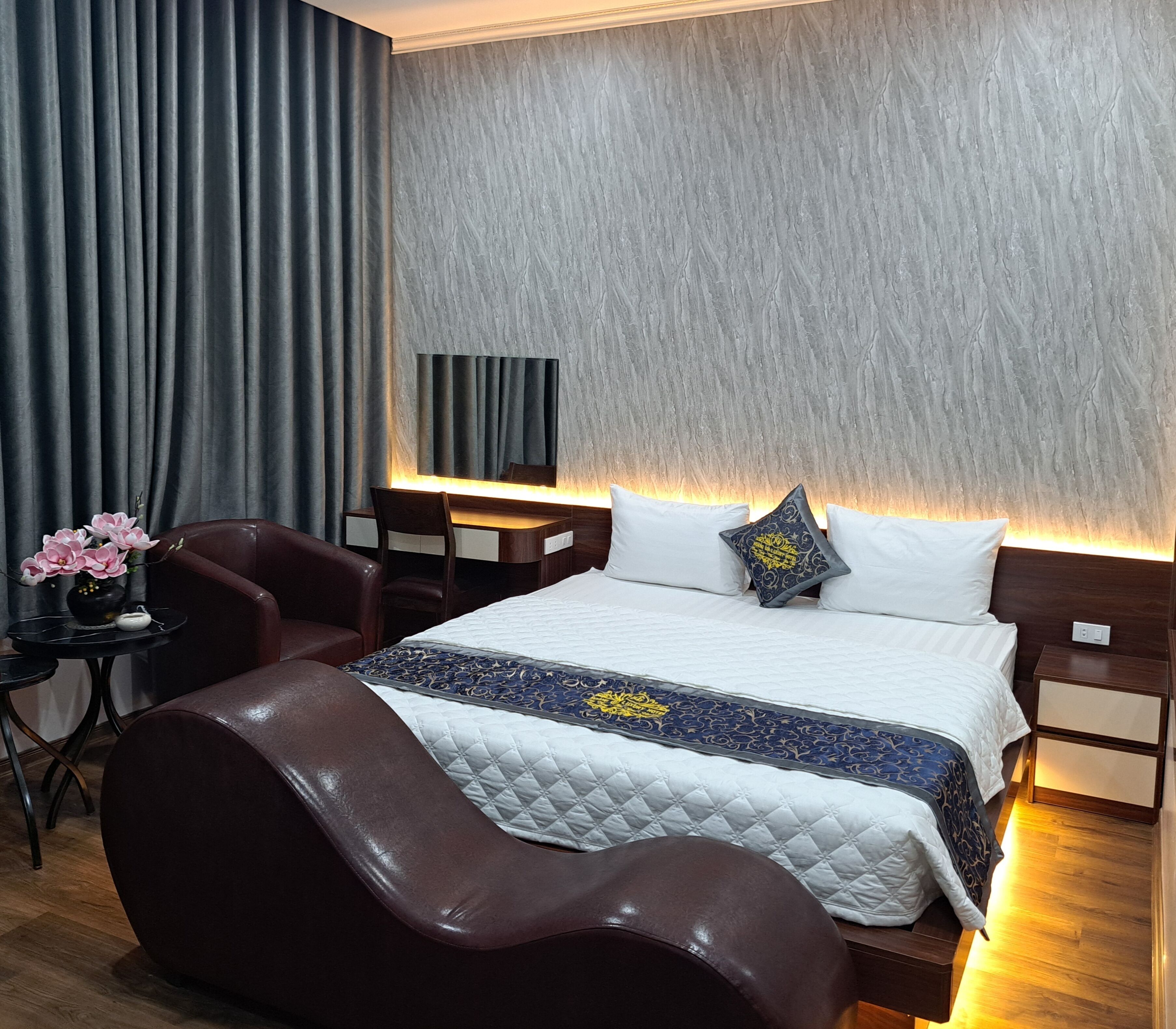 Luxury Single Room, Balcony, City View | Free WiFi