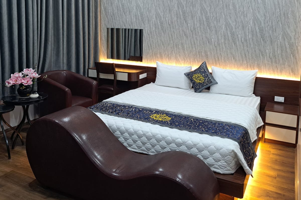 Luxury Single Room, Balcony, City View | Free WiFi