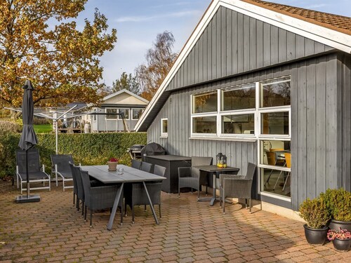 "Eugenia" - 300m from the sea by Interhome