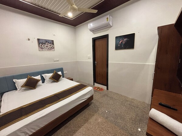 デラックス ダブルルーム | ノートパソコン用作業スペース、WiFi (無料)