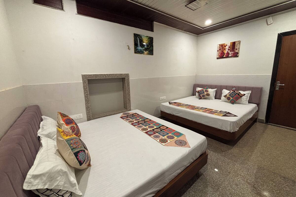 Comfort Double Room | Laptop workspace, free WiFi