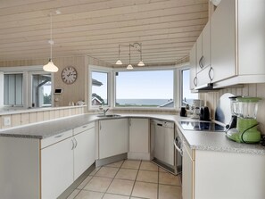 Fridge, microwave, dishwasher, cookware/dishes/utensils - "Finn" - 100m from the sea by Interhome (Sydals)