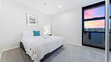 2 bedrooms, iron/ironing board, Internet