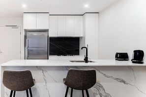 Interior - Modern Melrose Park Retreat for 6 Guests (Melrose Park)