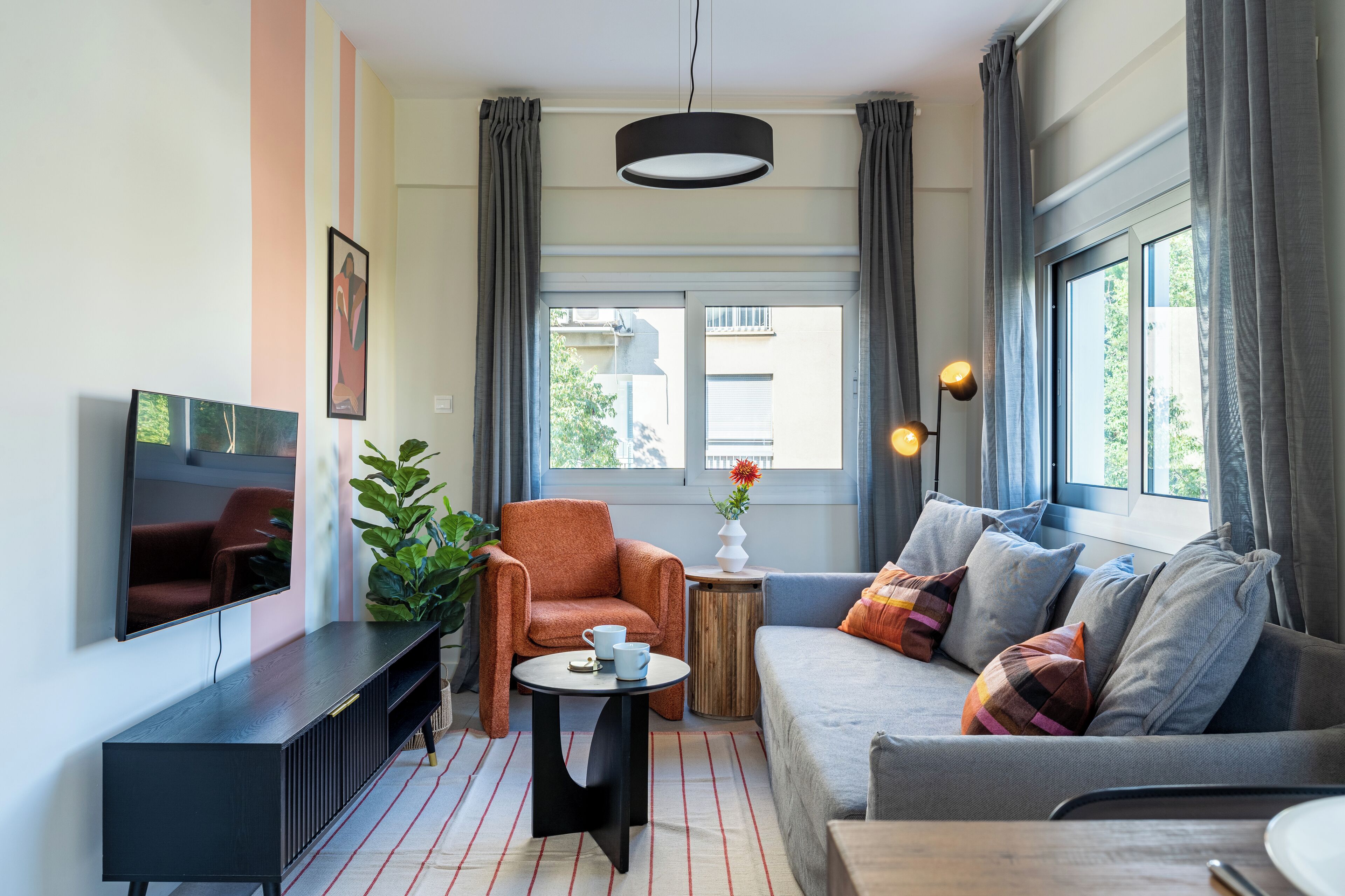 อพาร์ทเมนท์ | ห้องนั่งเล่น | สมาร์ททีวี 43 นิ้ว พร้อมช่องดิจิตอล, บริการสตรีมมิ่ง