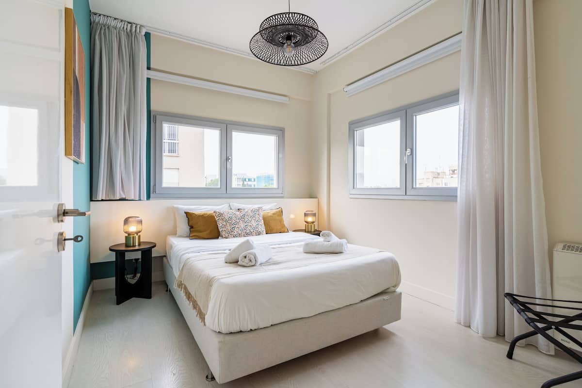301 - 1BR City view | Premium bedding, in-room safe, blackout drapes, iron/ironing board