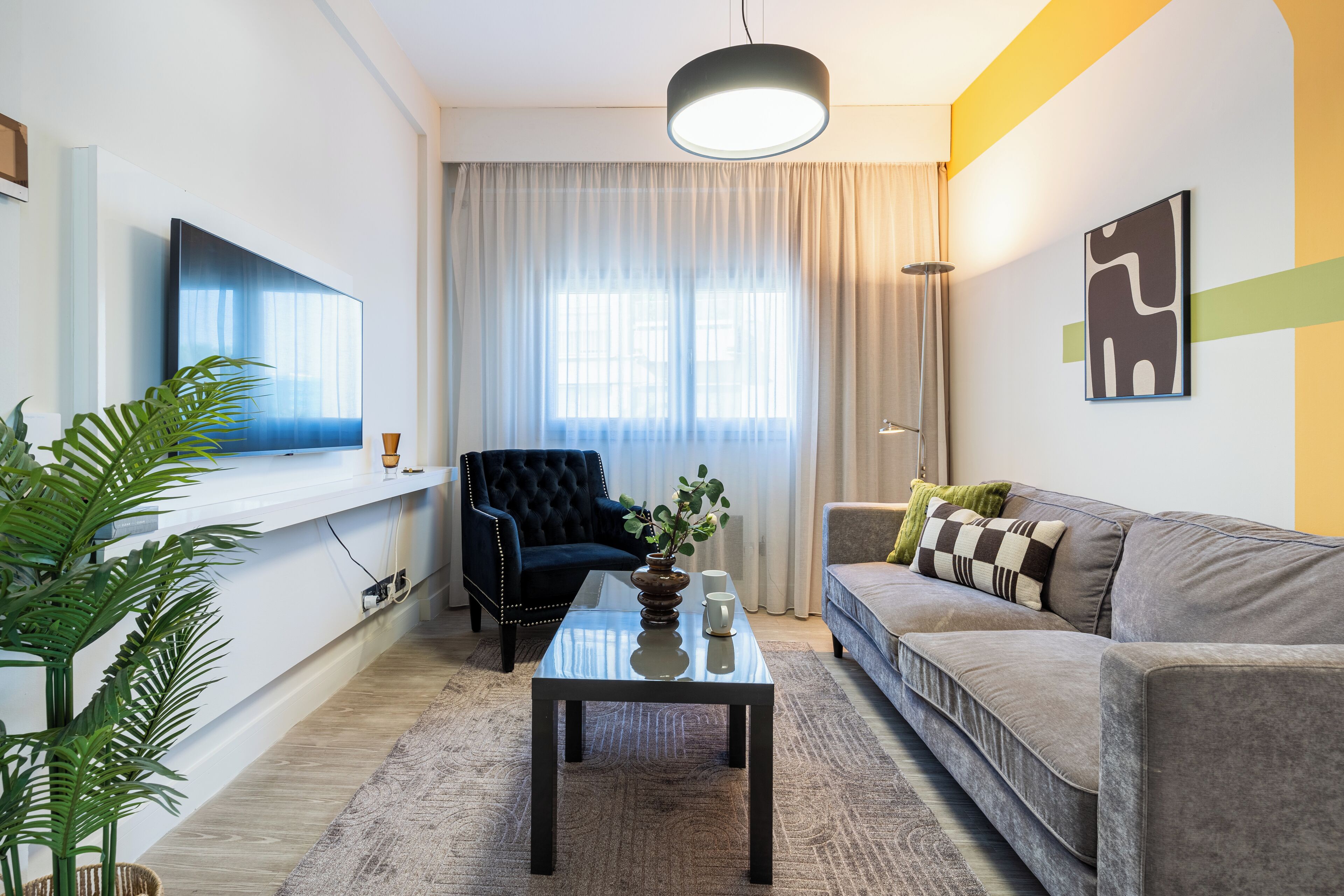 อพาร์ทเมนท์ | ห้องนั่งเล่น | สมาร์ททีวี 43 นิ้ว พร้อมช่องดิจิตอล, บริการสตรีมมิ่ง