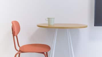 Room (101) | Free WiFi