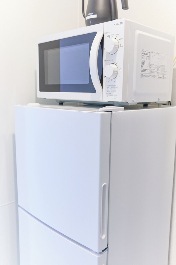 A white refrigerator with a microwave on top. - Zenith Nishinakanobu (Tokyo)