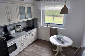 Fridge, microwave, oven, stovetop - Finja Modern retreat (Dreschvitz)