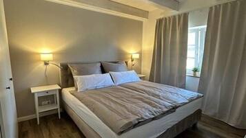 5 Schlafzimmer, Reisekinderbett, kostenloses WLAN, Bettwäsche