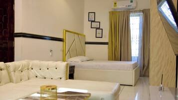 Iron/ironing board, internet, bed sheets