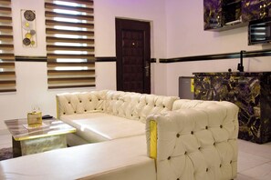 Living area - Ft realty properties 11 (Accra)