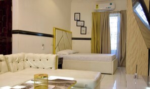 Iron/ironing board, internet, bed sheets - Ft realty properties 12 (Accra)