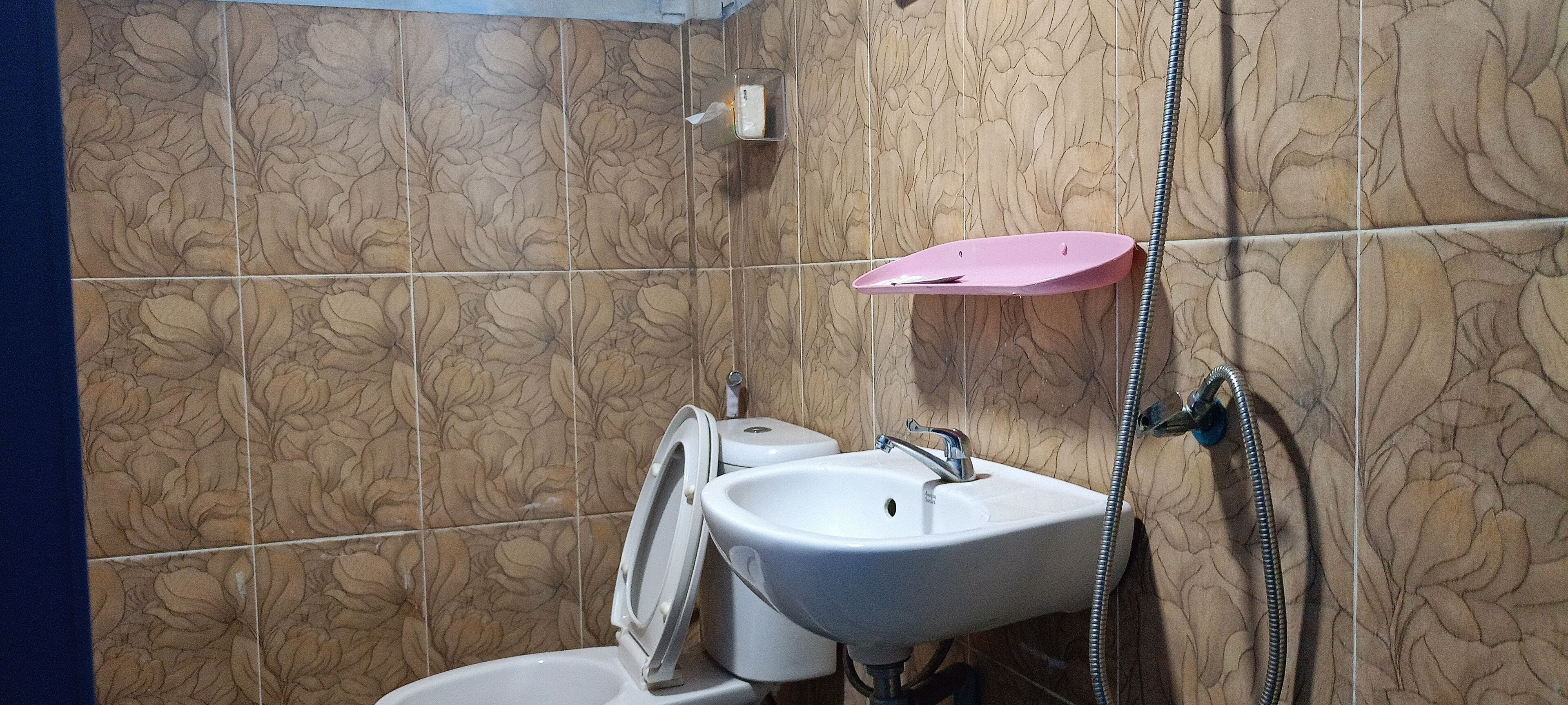 Superior Room, Garden View | Bathroom | Shower, towels, soap, shampoo