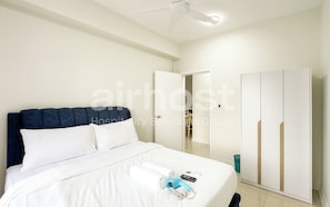 Iron/ironing board, free WiFi, bed sheets - Vista Sentul Residences by Airhost (Kuala Lumpur)