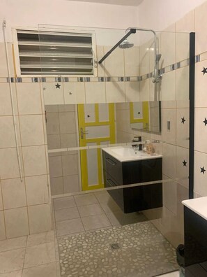 Een douche, een haardroger