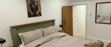 Iron/ironing board, internet, bed sheets