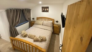 Room - Seaton's Hidden Gem Charming Holiday Cottage! (Seaton)