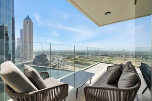 Terrace/patio - Luxury Suite Canal Views Infinity Pool (Dubai)