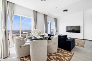 In-room dining - Luxury Suite Canal Views Infinity Pool (Dubai)