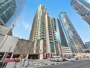 Exterior - Luxury Suite Canal Views Infinity Pool (Dubai)