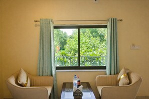 مكتب وواي فاي مجانًا وملاءات أسرّة