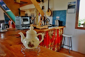 Private kitchen - Serene Bantry Bay Cabin Retreat (Bantry)